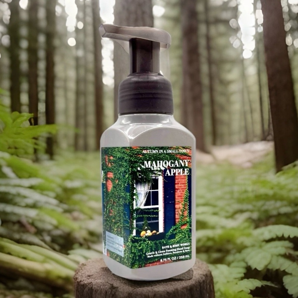 Bath & Body Works Foaming Hand Soap- Mahogany Apple (8.75 fl oz)